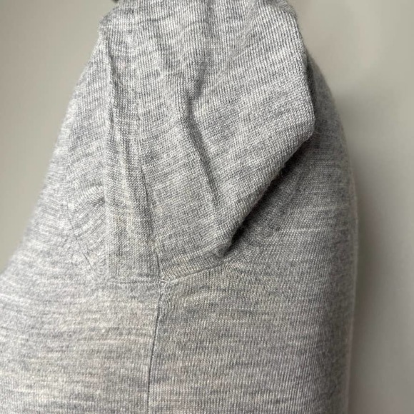 J.Crew Gray 100% Merino Wool Minimalist V-neck Sweater XXS 2XS Petite Friendly - Picture 5 of 9